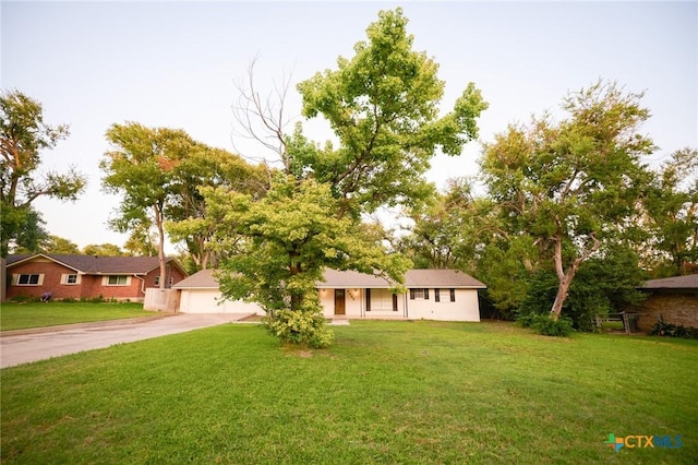 2405 Redwing Dr, Temple, TX 76502 - single story home featuring a front lawn and driveway