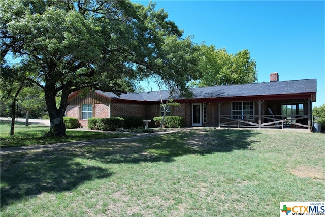 single story home featuring a front yard