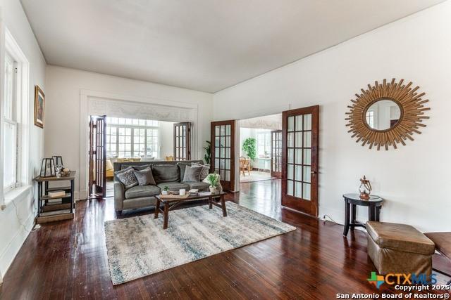 545 Adams St, San Antonio, TX 78210