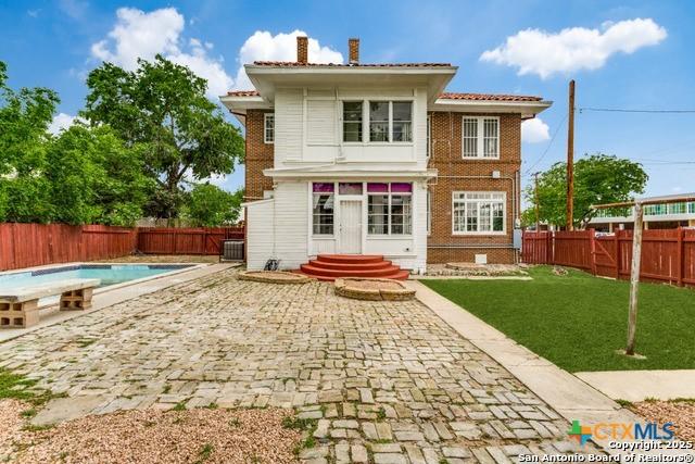 545 Adams St, San Antonio, TX 78210
