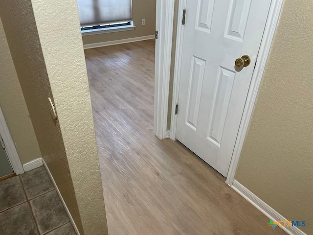 4110 Windwood Dr, Killeen, TX 76542 - detailed view of wood finished floors, a textured wall, and baseboards