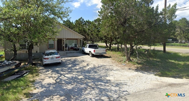 view of front of home with covered porch