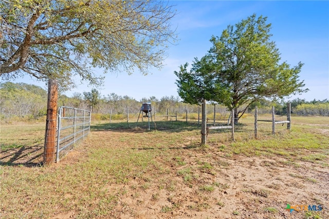 view of yard featuring a rural view