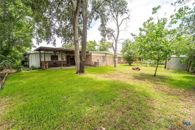 3001 Hummingbird St, Victoria, TX 77901 - view of grassy yard featuring a patio