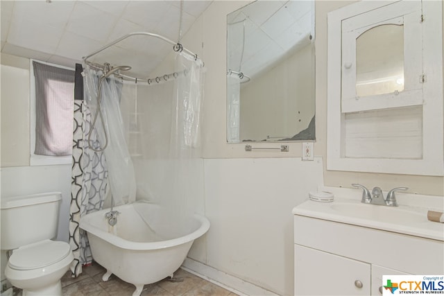 full bathroom featuring tile patterned flooring, vanity, shower / bath combo with shower curtain, and toilet