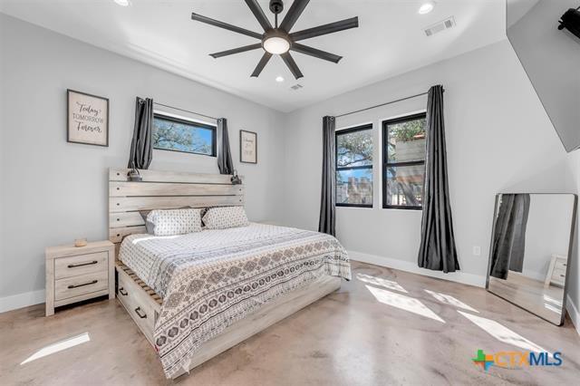 bedroom with ceiling fan