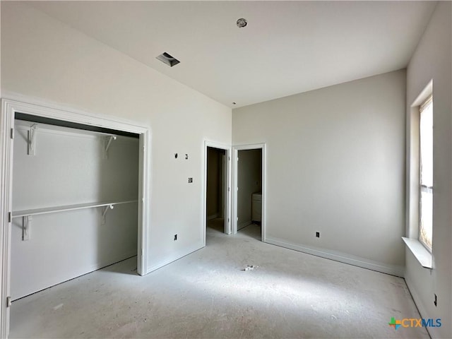 unfurnished bedroom featuring a closet