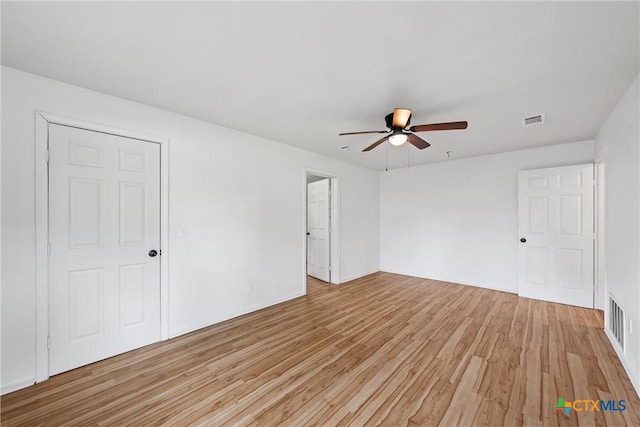 unfurnished room featuring ceiling fan and light wood-style flooring