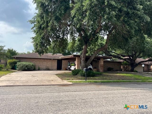 6014 Country Club Dr, Victoria, TX 77904 - view of front facade
