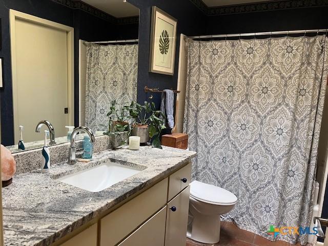 6014 Country Club Dr, Victoria, TX 77904 - full bath featuring toilet and vanity