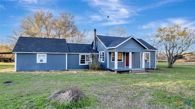 view of front facade with a front lawn