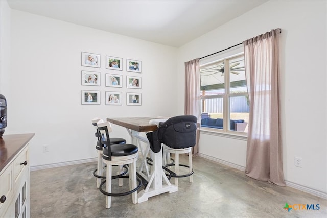 dining room with ceiling fan