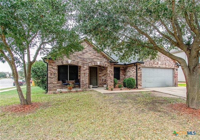 view of front facade featuring a garage and a front lawn