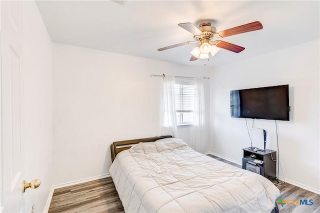 5500 Lions Gate Ln, Killeen, TX 76549 - bedroom with wood finished floors, a ceiling fan, and baseboard heating