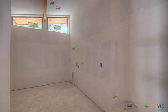 bathroom featuring concrete flooring