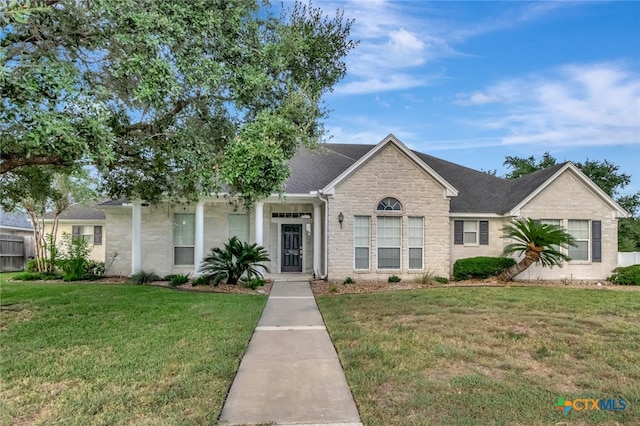 ranch-style home with a front yard