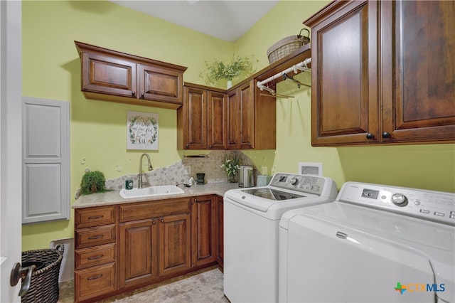 laundry room with sink, cabinets, and washing machine and clothes dryer