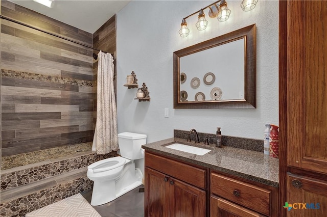 2611 Westview Dr, Canyon Lake, TX 78133 - bathroom featuring toilet, a tile shower, and vanity