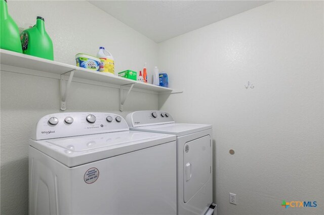 5304 Oster Dr, Killeen, TX 76542 - laundry room with washing machine and dryer