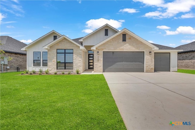 view of front of home featuring a front yard and a garage