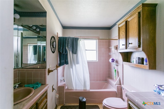 full bathroom with shower / bath combo with shower curtain, vanity, and toilet