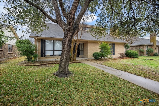 view of front of house featuring a front yard