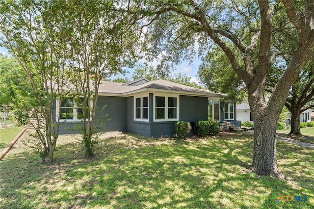 1600 N Beal St, Belton, TX 76513 - view of front of property with a front yard and a shingled roof