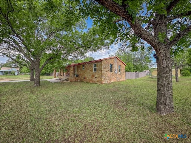 1003 Standifer St, Lampasas, TX 76550 - view of yard