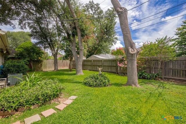 216 Ridge Dr, Victoria, TX 77904 - view of fenced backyard