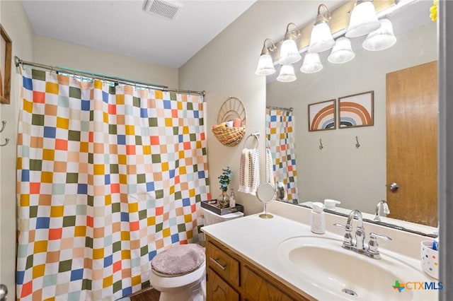 216 Ridge Dr, Victoria, TX 77904 - bathroom featuring vanity and curtained shower