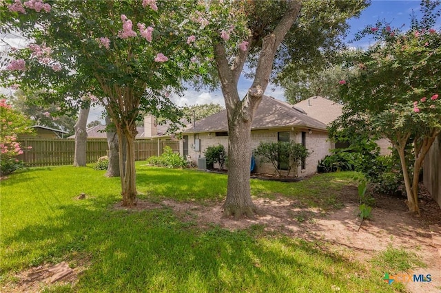 216 Ridge Dr, Victoria, TX 77904 - view of fenced backyard