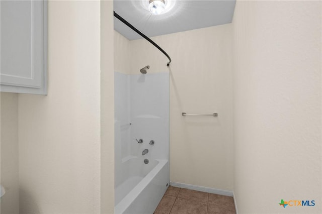 908 Pennsylvania Ave, Victoria, TX 77904 - full bath featuring shower / washtub combination and tile patterned flooring
