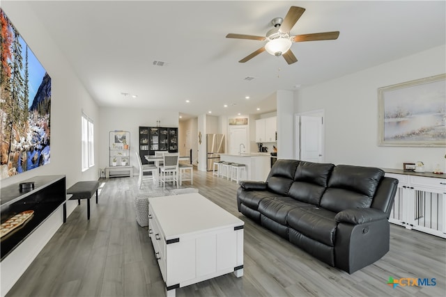 104 Hannah Trl, Georgetown, TX 78628 - living area featuring a ceiling fan, light wood-type flooring, and recessed lighting