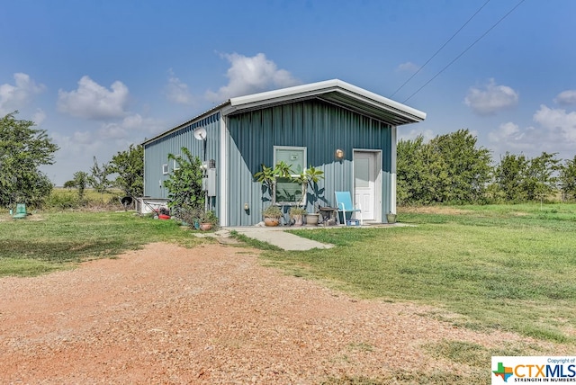 view of outbuilding featuring a lawn