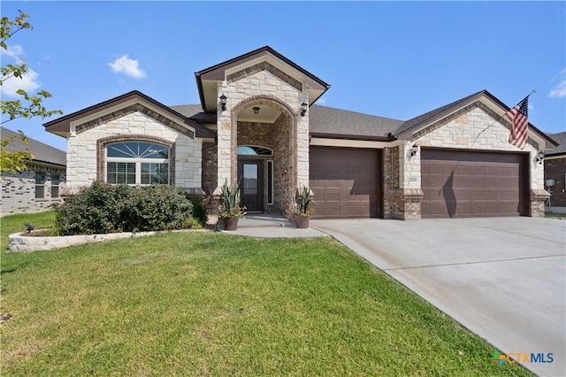 view of front of home featuring a front lawn and a garage