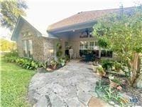 view of front of house featuring a front yard