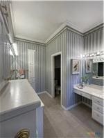 bathroom featuring ornamental molding