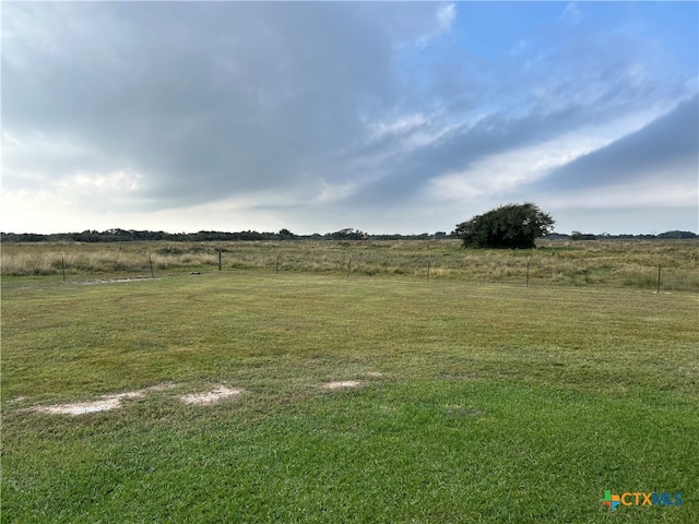 view of yard featuring a rural view