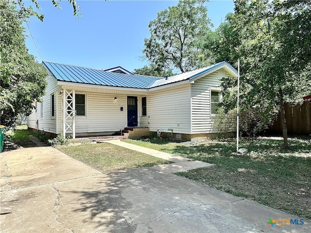 view of front of house with a front lawn