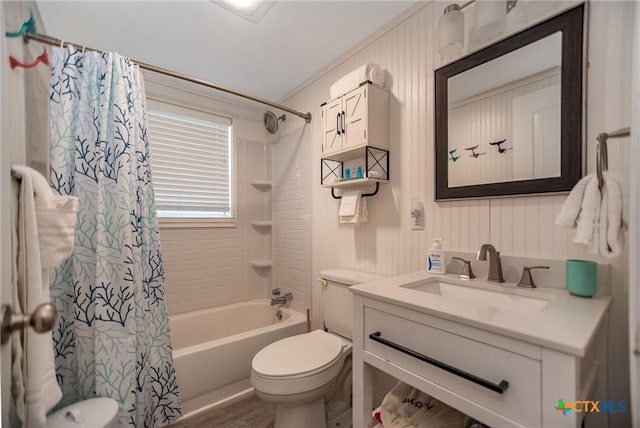 819 S Magnolia St, Rockport, TX 78382 - bathroom with shower / bath combination with curtain, vanity, and wood finished floors