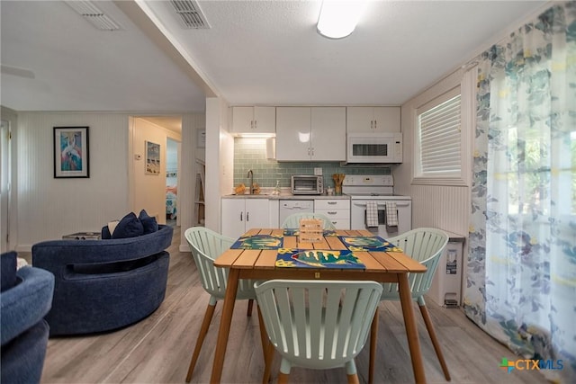 819 S Magnolia St, Rockport, TX 78382 - dining space featuring light wood finished floors