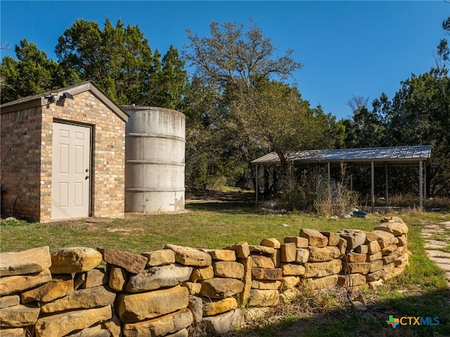 view of yard with a storage shed and an outdoor structure