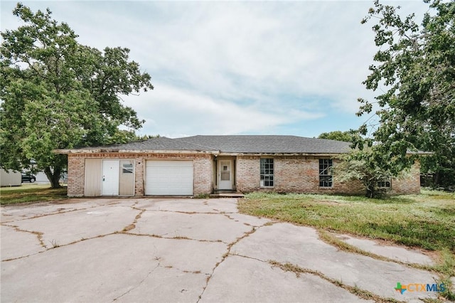 403 Schell Rd, Victoria, TX 77904 - single story home featuring brick siding, driveway, an attached garage, and a front yard