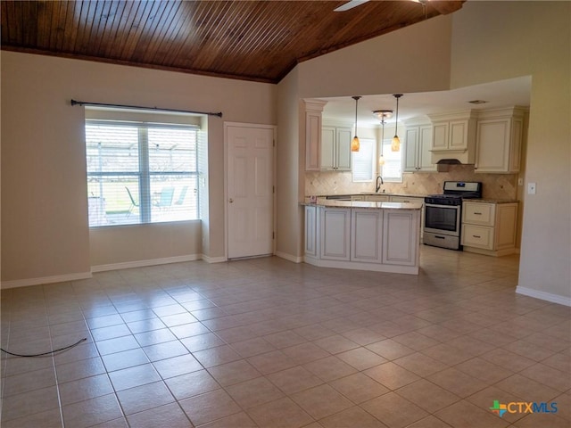 kitchen with light tile patterned floors, wooden ceiling, a sink, tasteful backsplash, and gas range