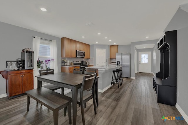 dining room with recessed lighting, dark wood-style floors, and baseboards