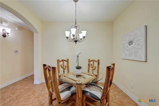 dining space with a notable chandelier