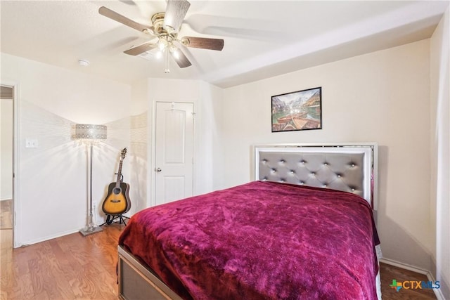 bedroom featuring wood finished floors and a ceiling fan