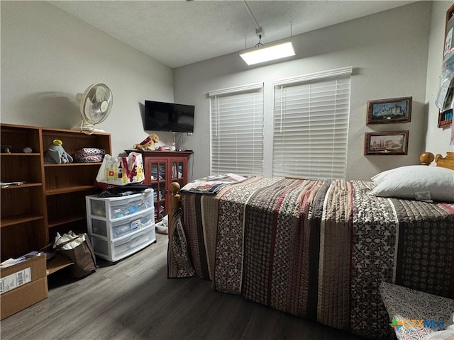 1308 E Park Ave, Victoria, TX 77901 - bedroom with wood finished floors and a textured ceiling