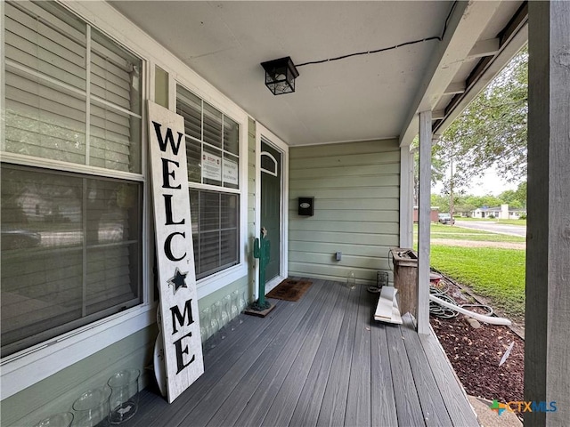 1308 E Park Ave, Victoria, TX 77901 - wooden terrace with a porch