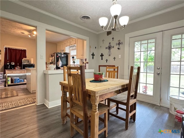 1308 E Park Ave, Victoria, TX 77901 - dining area featuring dark wood-type flooring, a textured ceiling, crown molding, a chandelier, and baseboards